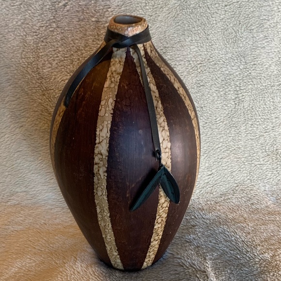 Beautiful decorative pot brown and tan print. - Picture 1 of 7